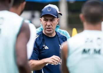 Leonardo Jardim sugere mudanças no Cruzeiro para lidar com maratona de jogos