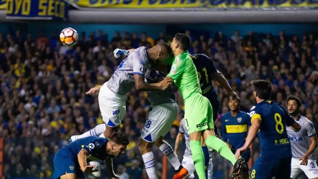 Árbitro da polêmica expulsão de Dedé em 2018 será juiz no Cruzeiro x Mushuc Runa