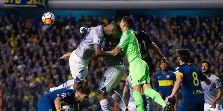 Árbitro da polêmica expulsão de Dedé em 2018 será juiz no Cruzeiro x Mushuc Runa