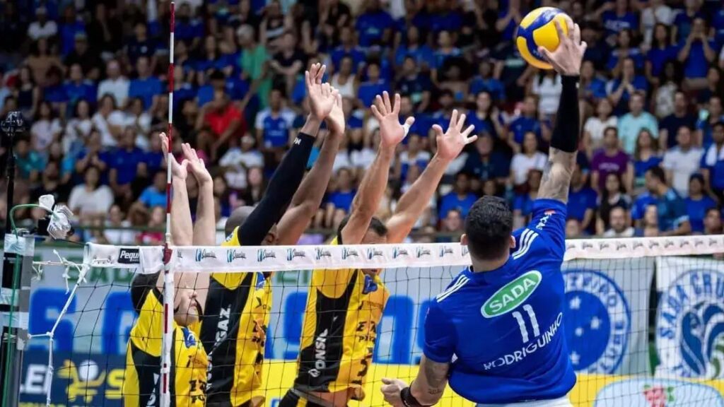 Sada Cruzeiro enfrenta Praia Clube na semifinal da Superliga Masculina; saiba como assistir