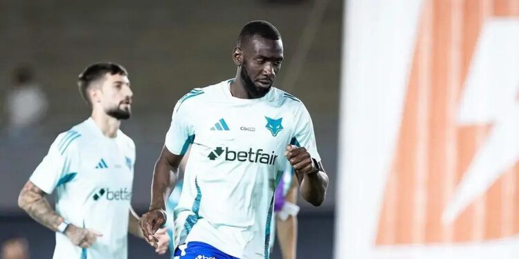 Bolasie se destaca e se torna peça-chave na bola aérea do Cruzeiro