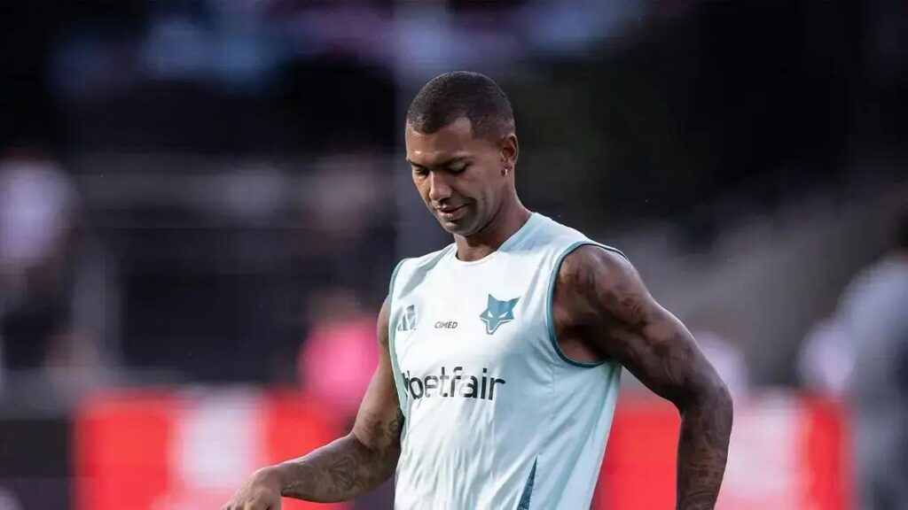 Cruzeiro esclarece ausência de Walace no jogo contra o Fortaleza