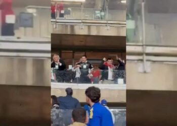 Diretoria do Palestino provoca torcida do Cruzeiro em jogo acalorado; assista