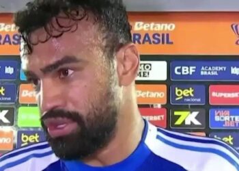 Fabrício Bruno comenta empate sem gols no primeiro tempo entre Vila Nova e Cruzeiro