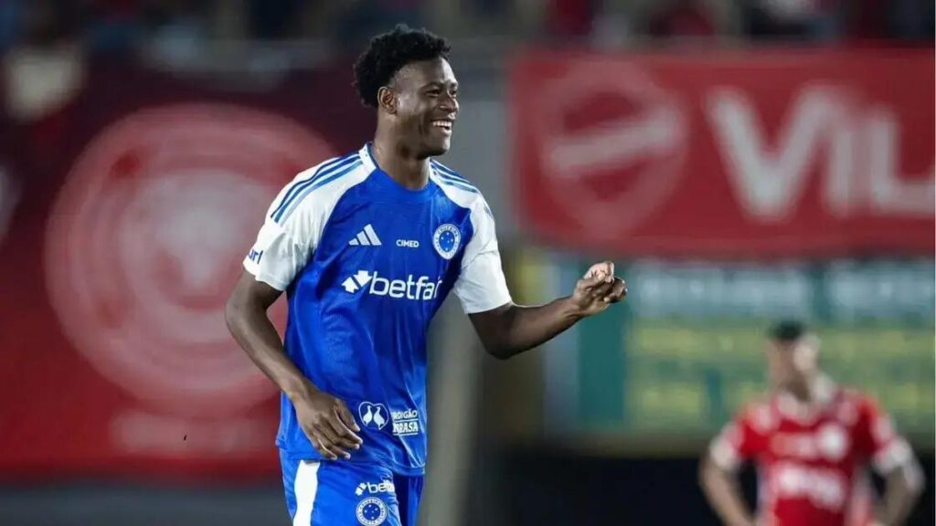 Jonathan Jesus marca seu primeiro gol como profissional pelo Cruzeiro