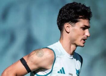 Juan Dinenno e jovem meia da base são convocados para jogo no Equador