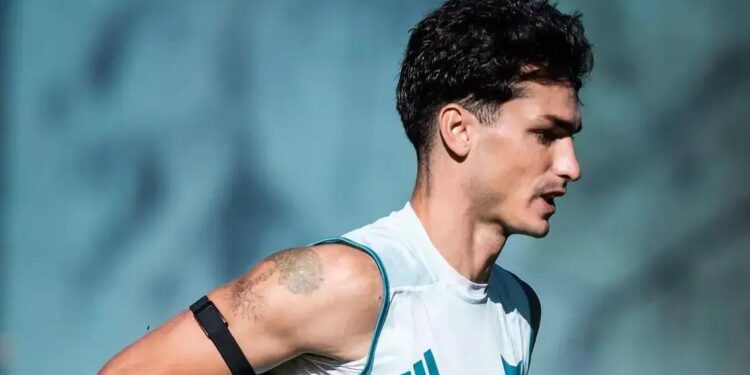 Juan Dinenno e jovem meia da base são convocados para jogo no Equador