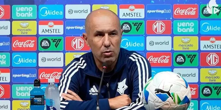 Leonardo Jardim comenta sobre janela de transferências e a fase atual do Cruzeiro