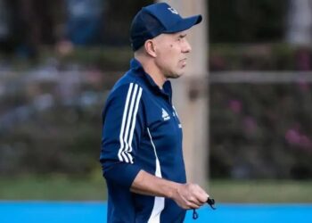 Leonardo Jardim elogia desempenho do Cruzeiro após vitória convincente sobre o Vila Nova