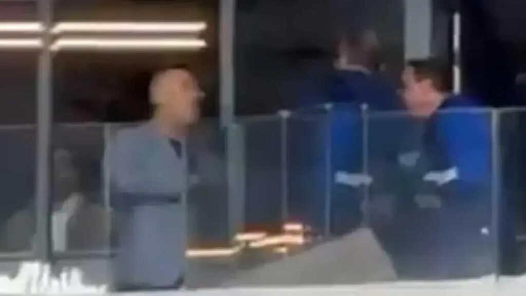 Marcos Braz, ex-vice do Flamengo, prestigia jogo do Cruzeiro no Mineirão