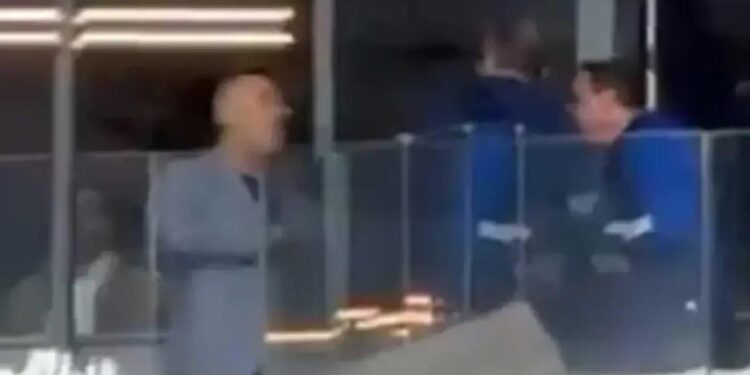 Marcos Braz, ex-vice do Flamengo, prestigia jogo do Cruzeiro no Mineirão